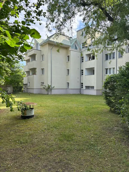 Einziehen & wohlfühlen: Vollmodernisierte 3 Zimmerwohnung mit EBK in Bestlage von Zehlendorf — photo 1